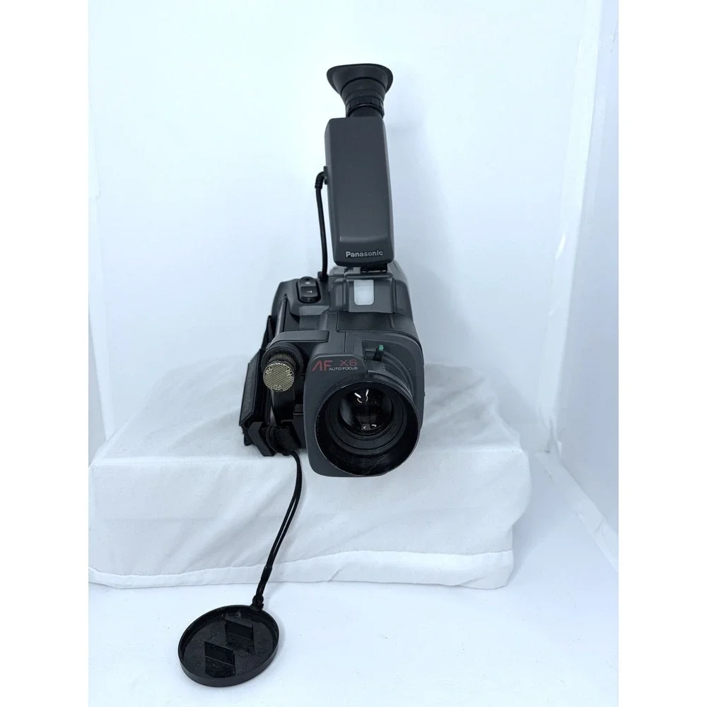 Panasonic OmniMovie VHSC PV-120 Camcorder‎ Bundle and Accessories battery no chg